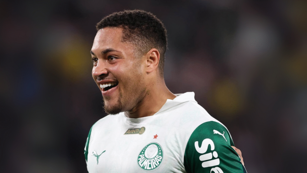 Palmeiras vira no Maracanã, encerra jejum contra o Fluminense e encosta na liderança